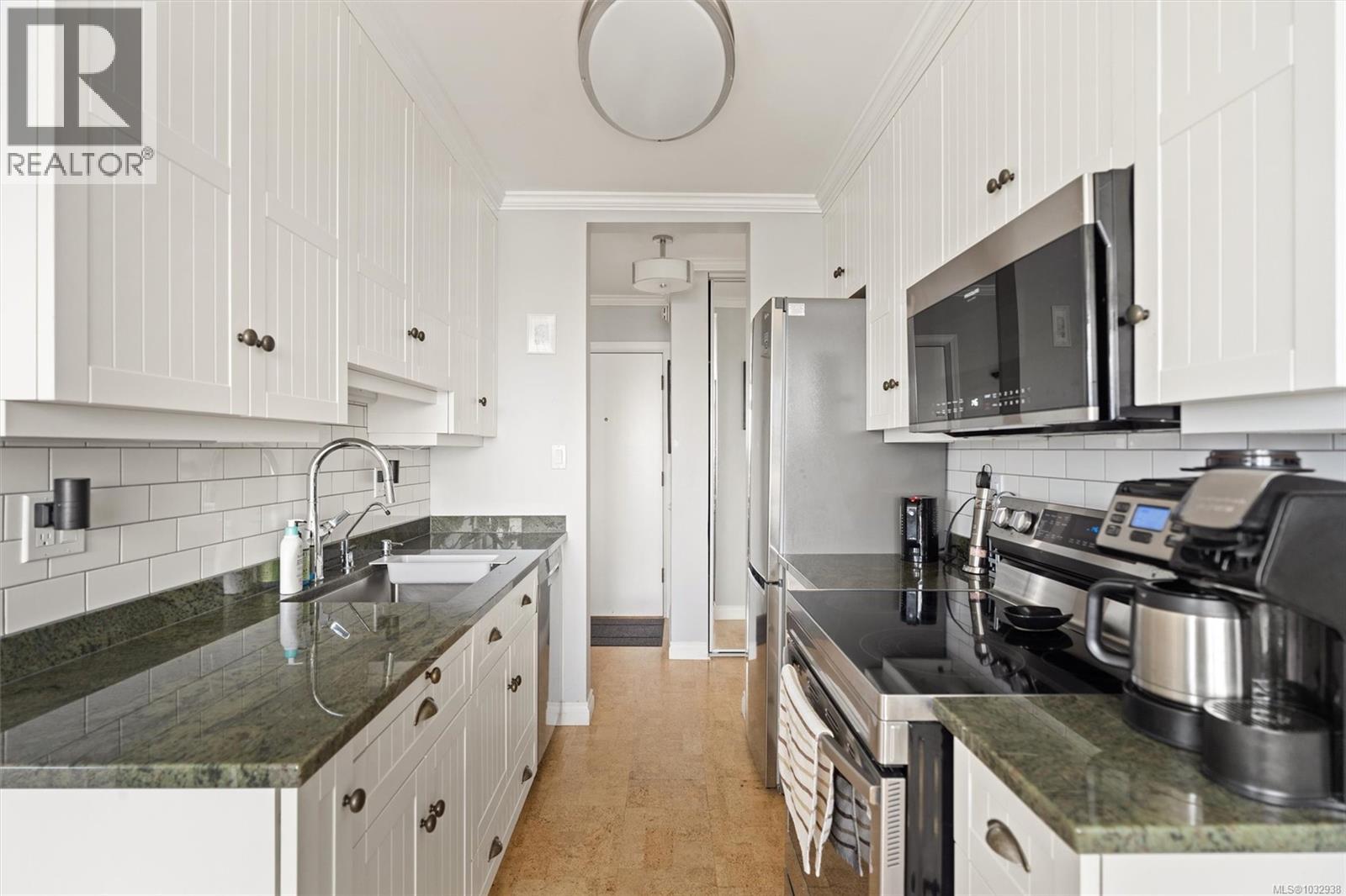 1005 250 Douglas Street, Victoria