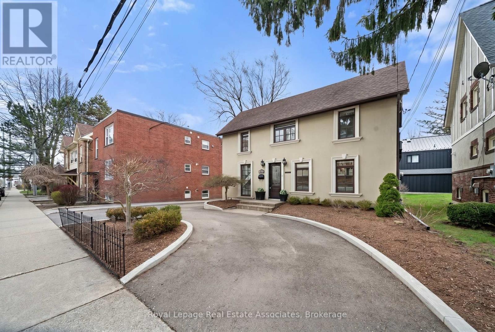 36 MISSISSAUGA ROAD N