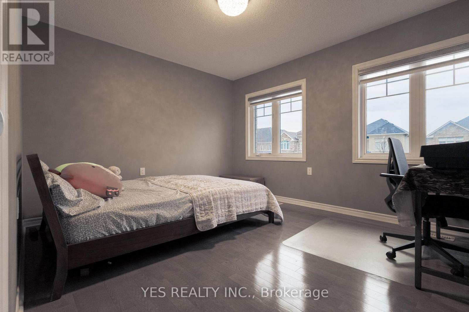 34 NEWHOUSE BOULEVARD - 32