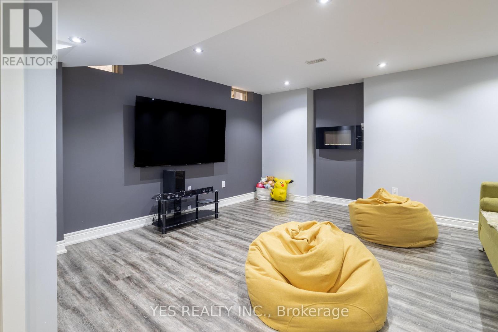 34 NEWHOUSE BOULEVARD - 42