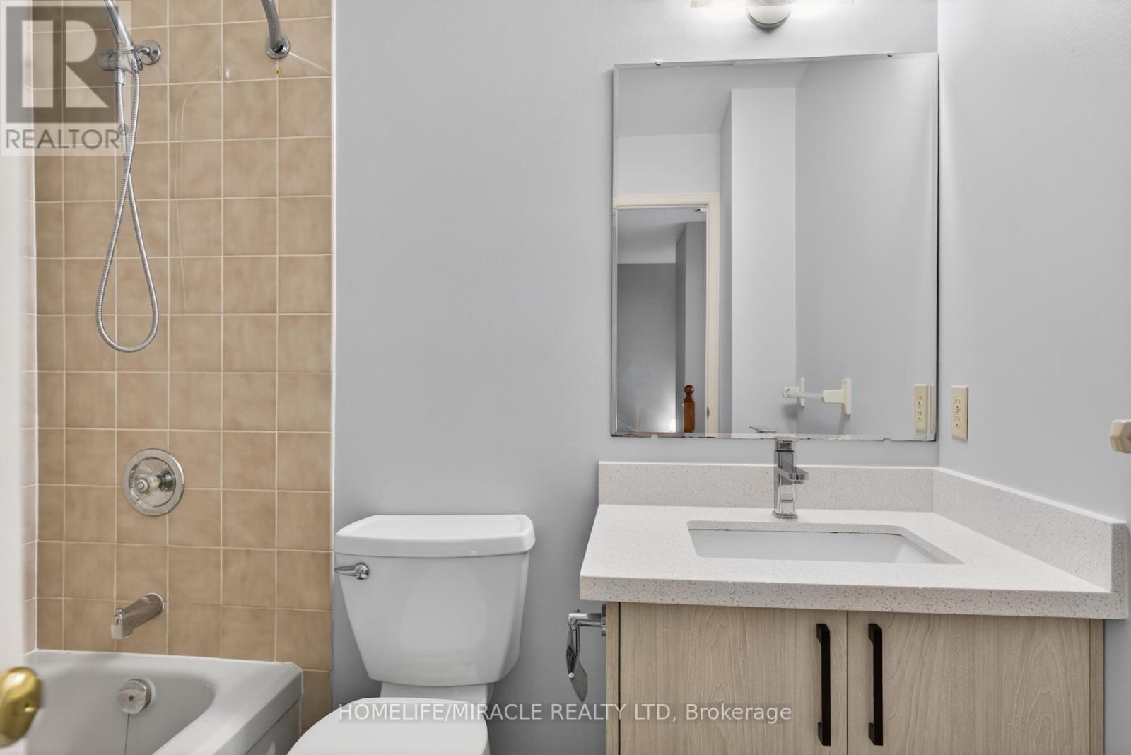 #32 36 CHAMPLAIN CRESCENT - 25