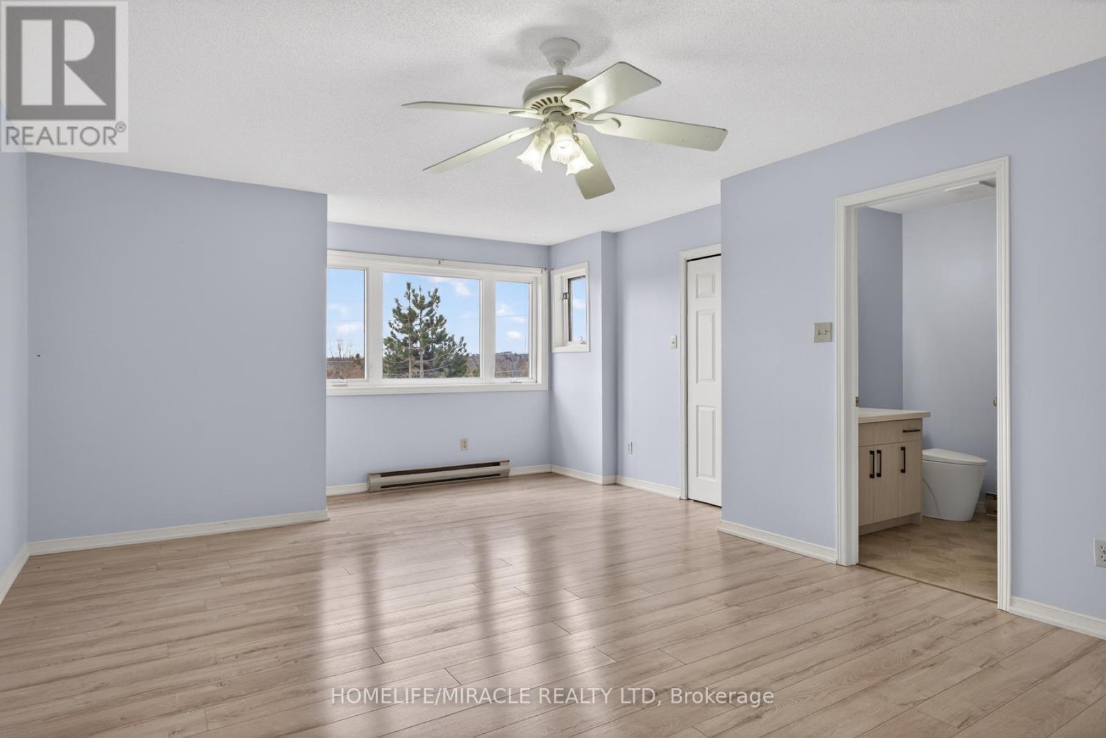 #32 36 CHAMPLAIN CRESCENT - 19