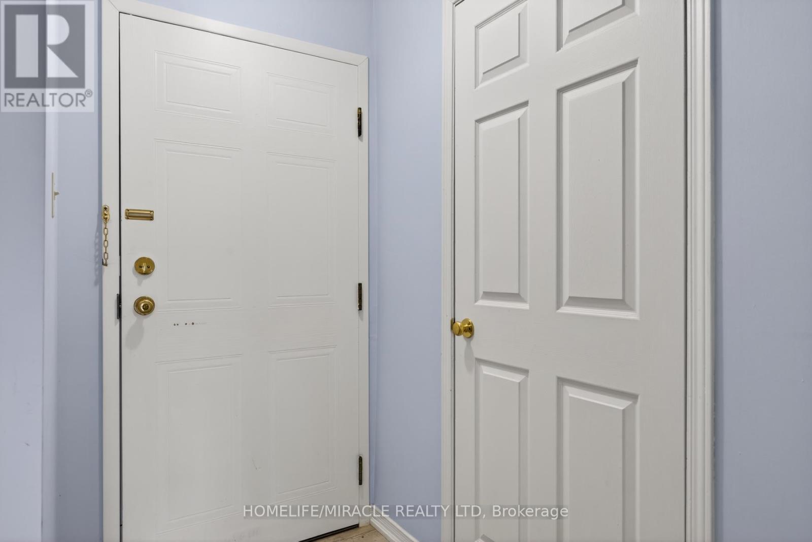 #32 36 CHAMPLAIN CRESCENT - 5