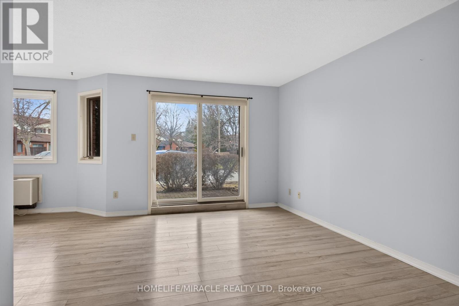 #32 36 CHAMPLAIN CRESCENT - 10