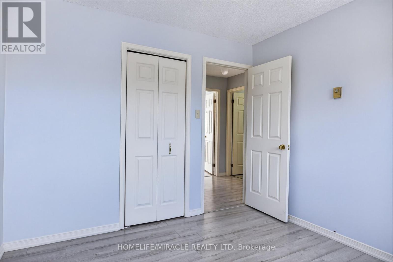 #32 36 CHAMPLAIN CRESCENT - 24