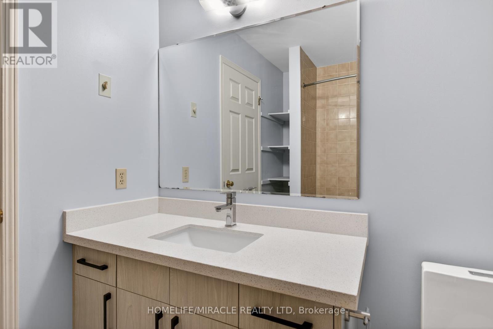#32 36 CHAMPLAIN CRESCENT - 22