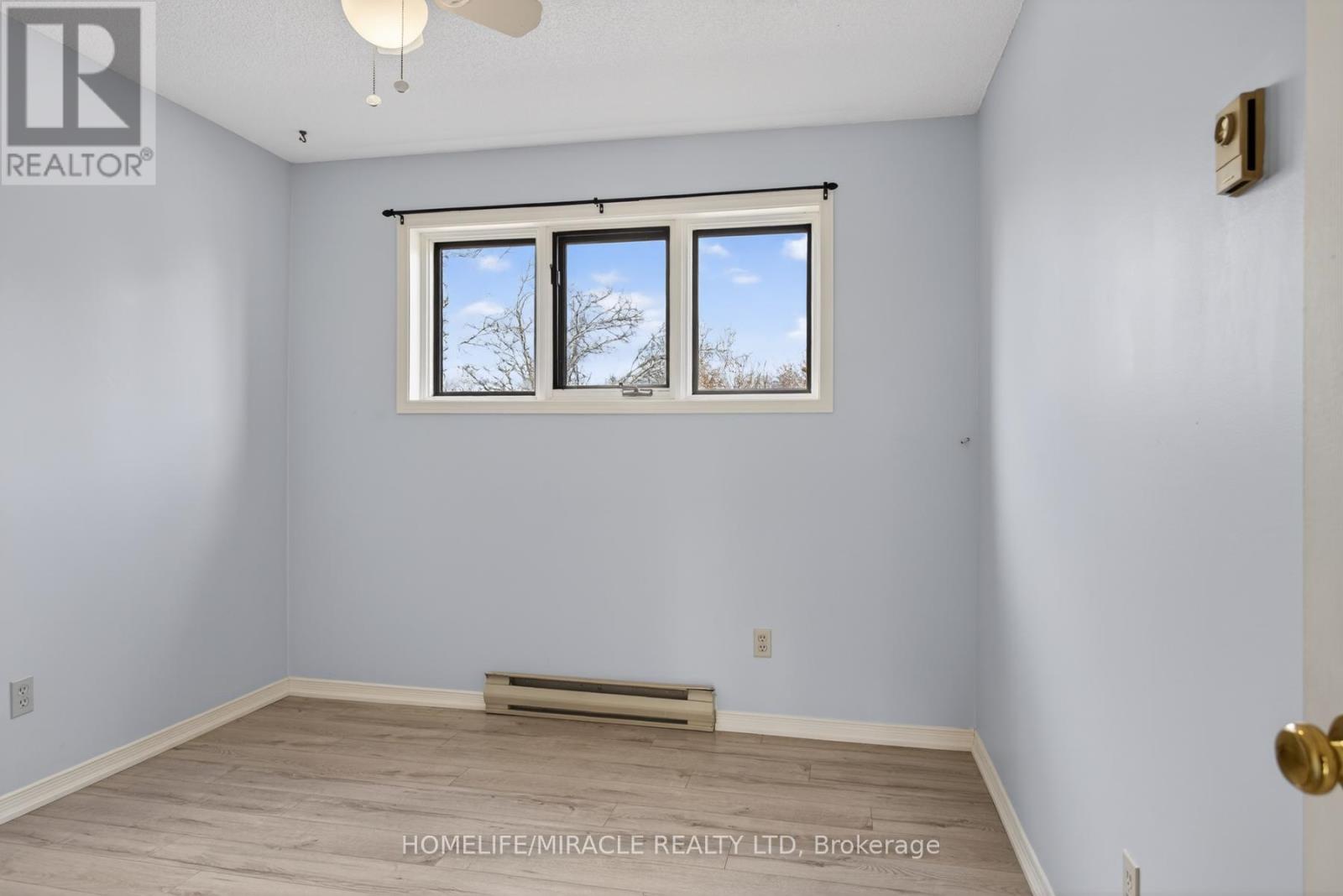 #32 36 CHAMPLAIN CRESCENT - 26
