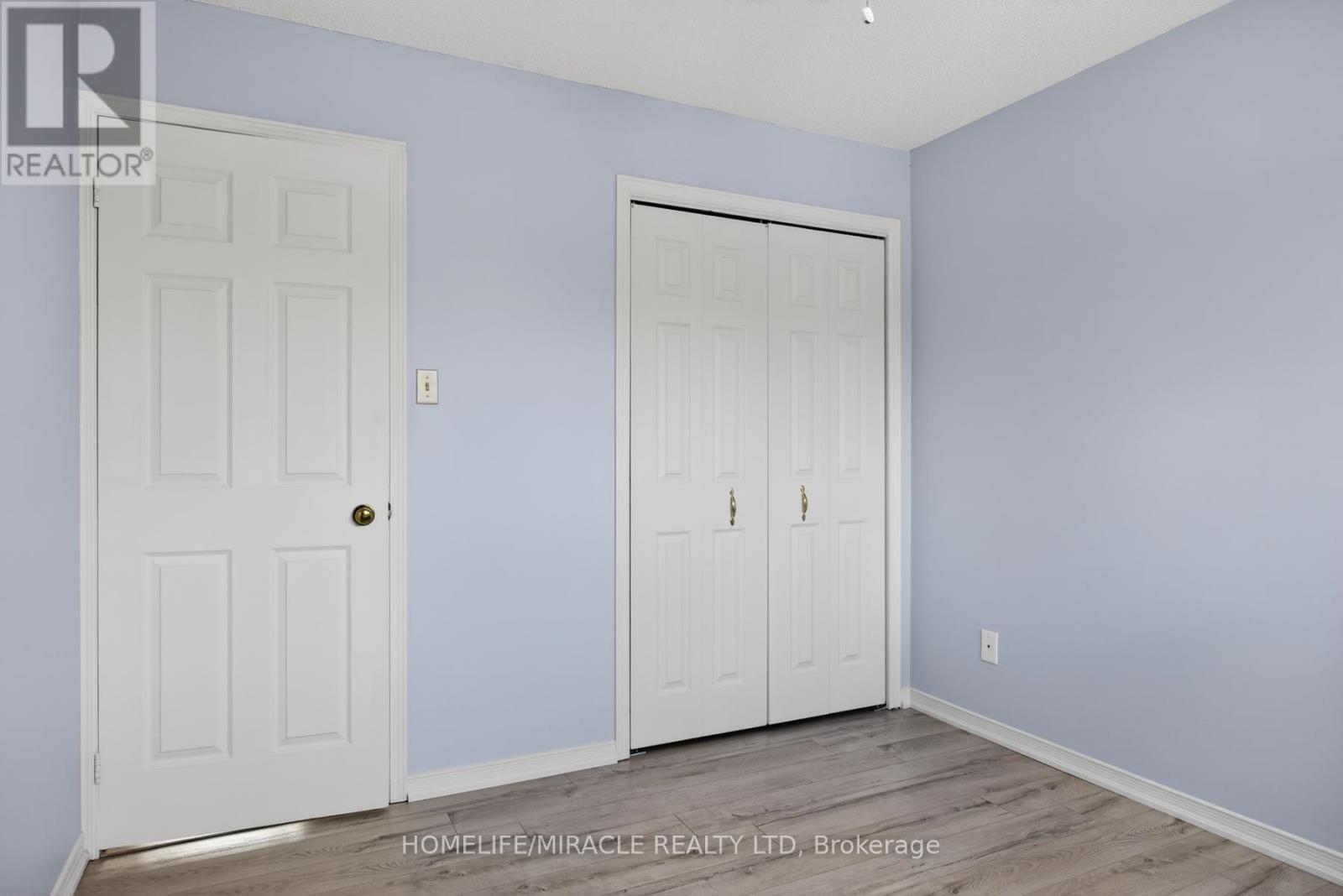 #32 36 CHAMPLAIN CRESCENT - 27