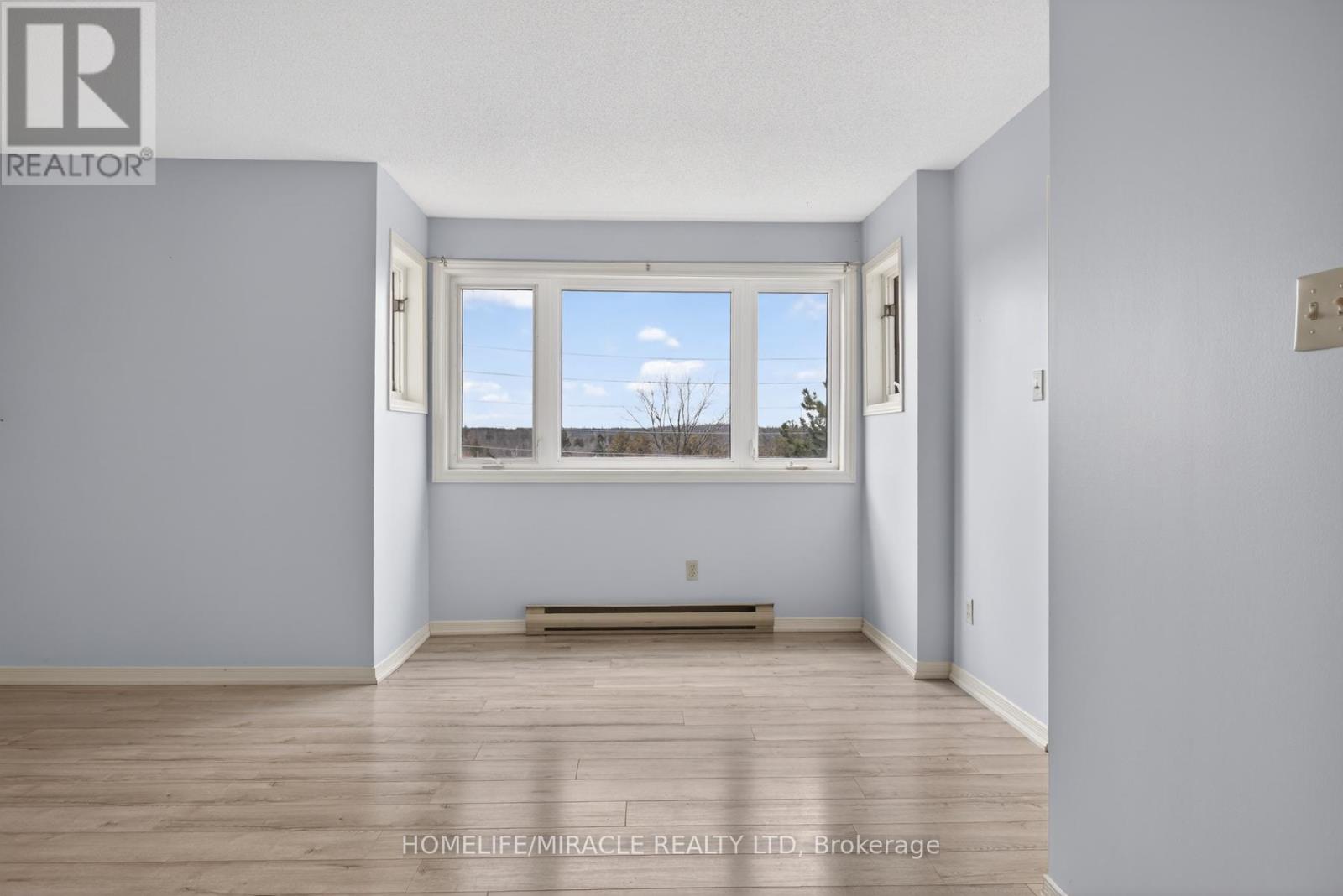 #32 36 CHAMPLAIN CRESCENT - 20