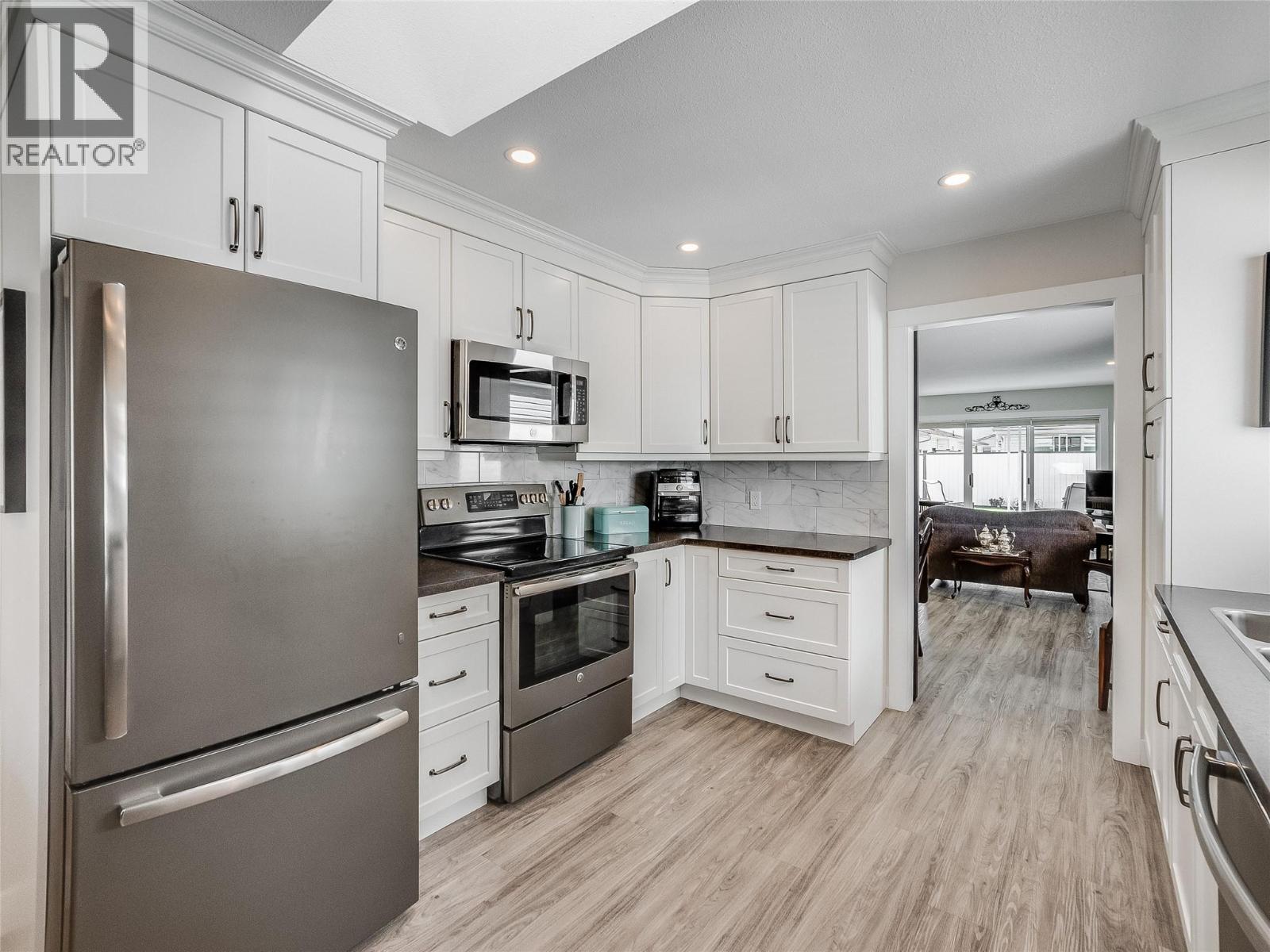 #30 2210 Columbia Avenue - 13