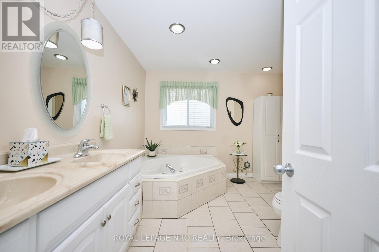 5pc Main Floor Bath.