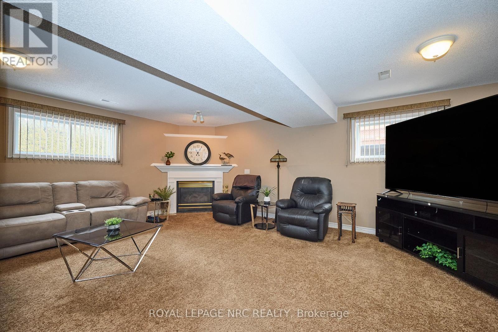 Lower rec room w/ gas fireplace.