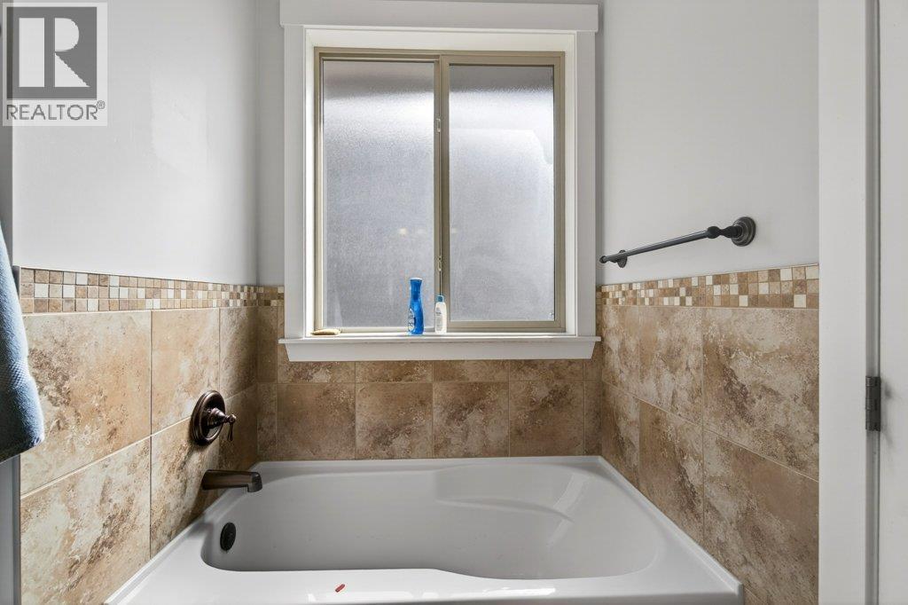  840 12 Street Southeast, Salmon Arm