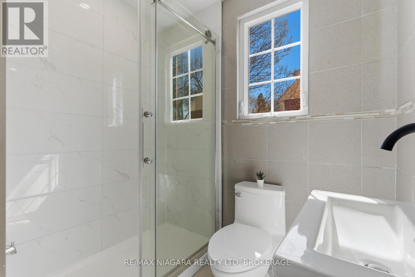 5654 DRUMMOND ROAD - 19