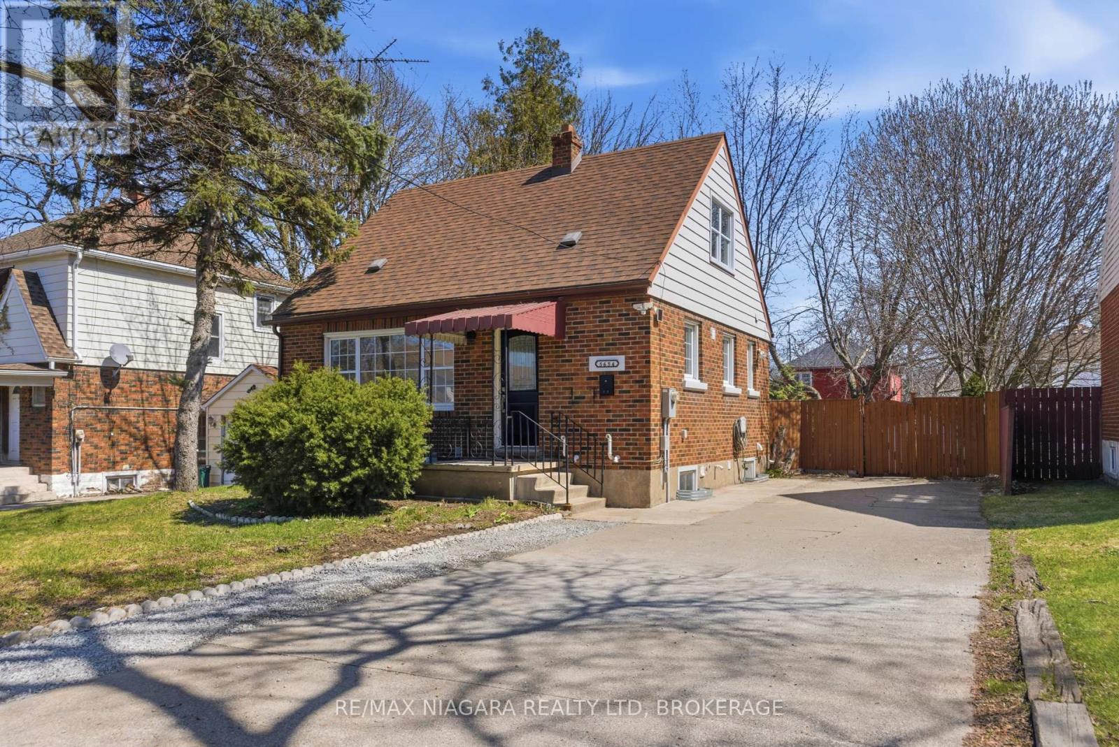 5654 DRUMMOND ROAD - 2
