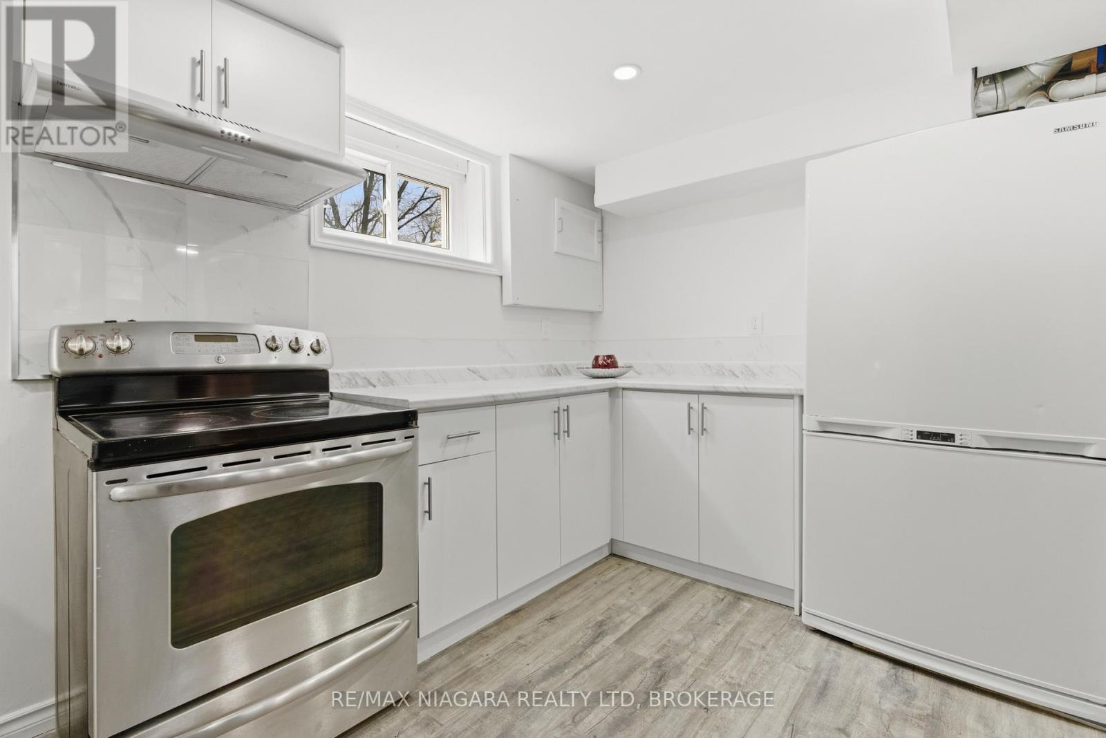 5654 DRUMMOND ROAD - 25