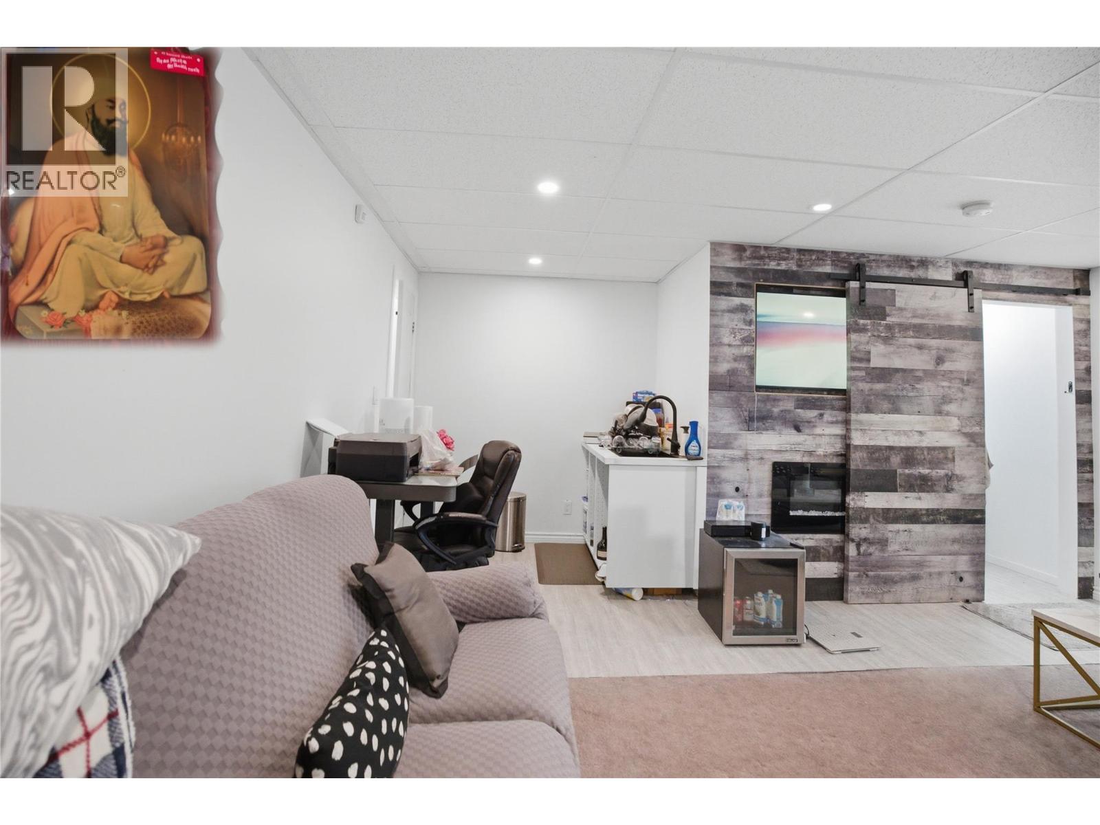 832 Regent Crescent - 41