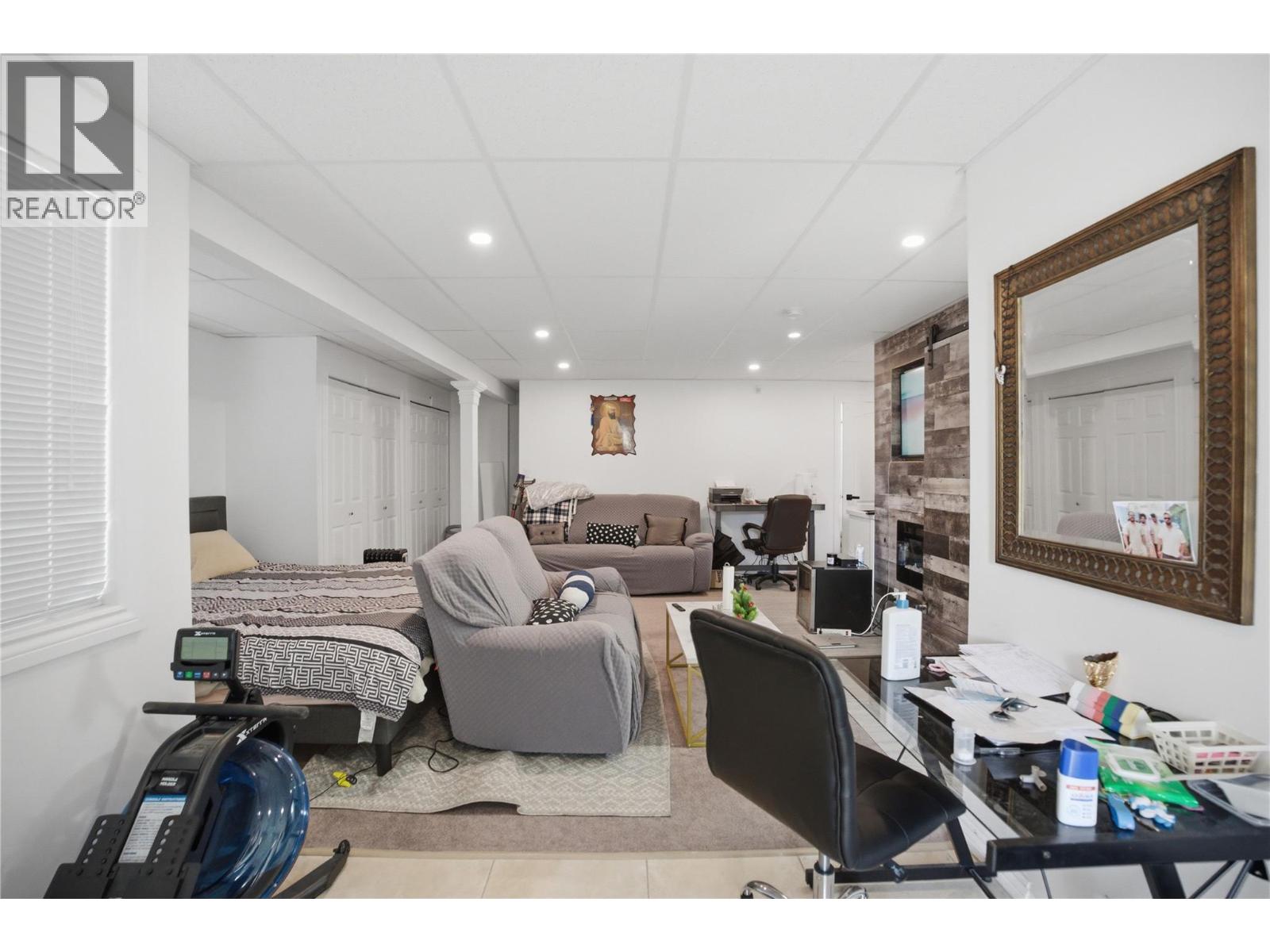 832 Regent Crescent - 43