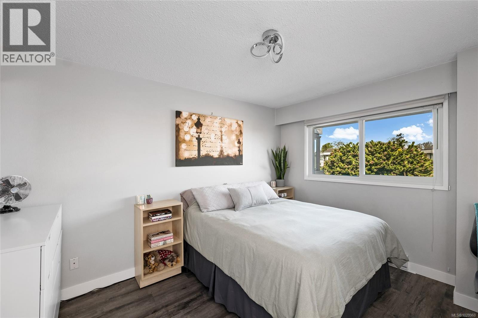 #401 1525 Hillside Ave - 12