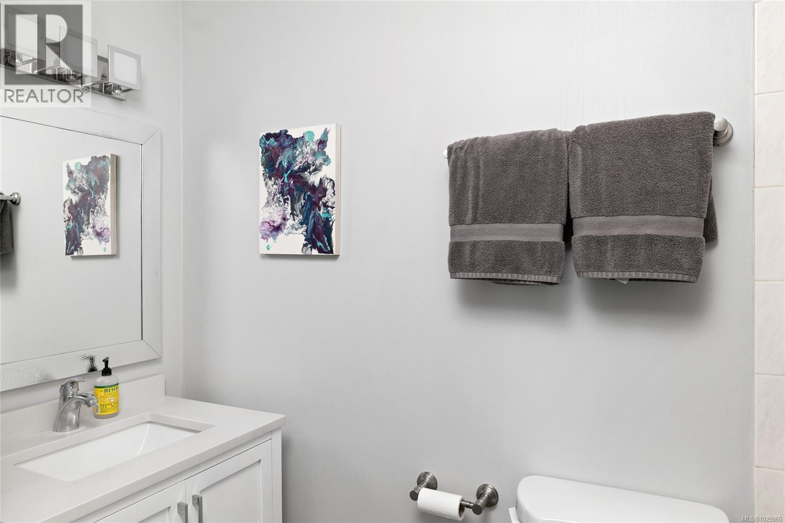 401 1525 Hillside Avenue, Victoria