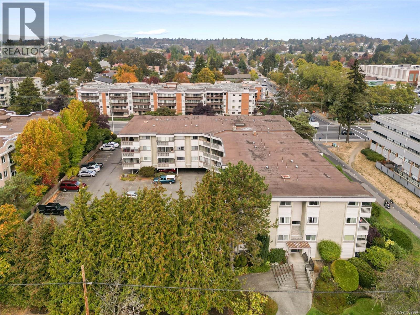 401 1525 Hillside Avenue, Victoria