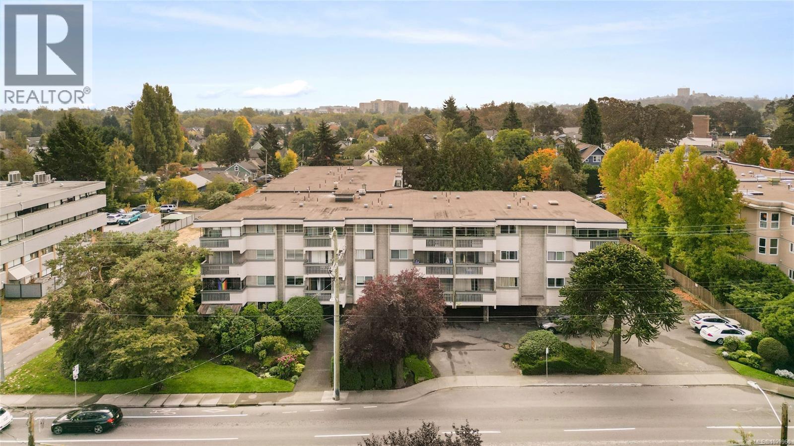 401 1525 Hillside Avenue, Victoria