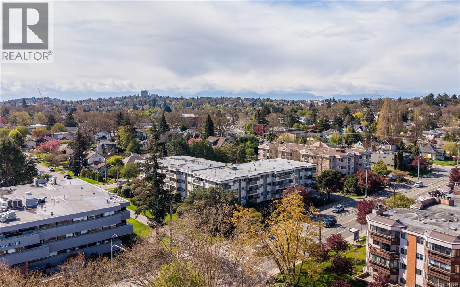 #401 1525 Hillside Ave - 20