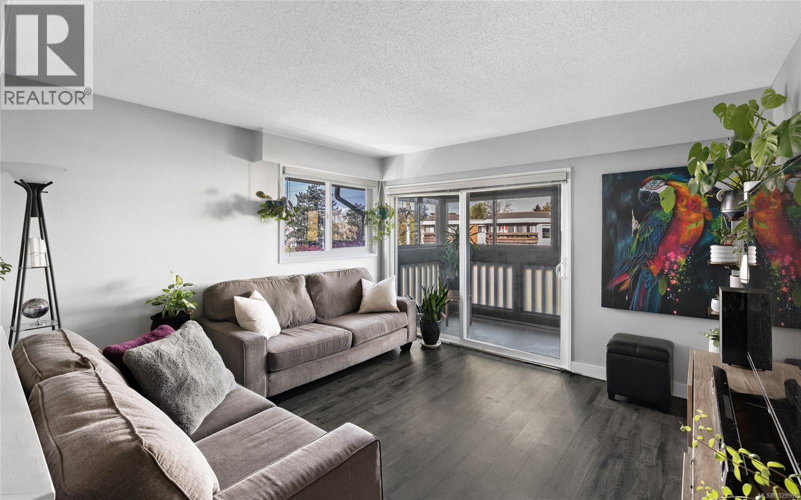 401 1525 Hillside Avenue, Victoria