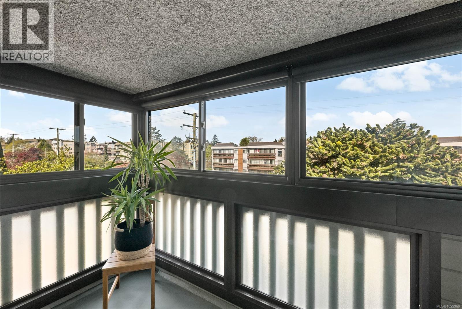 #401 1525 Hillside Ave - 8