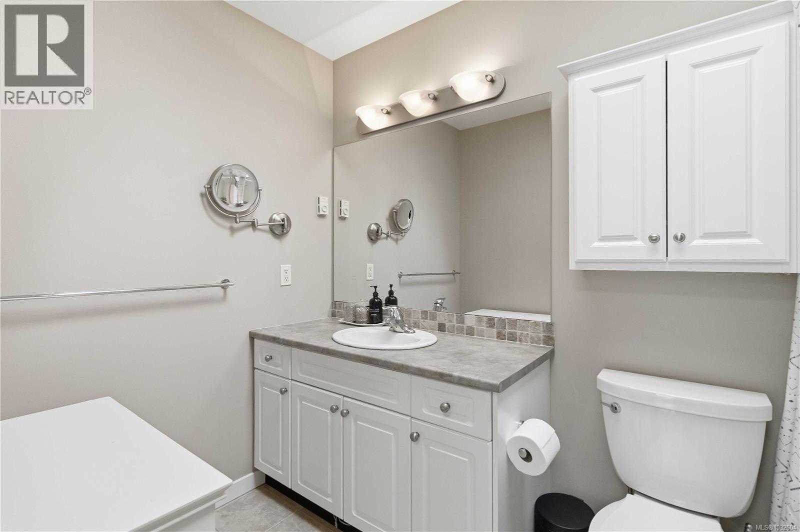  1089 Colville Road, Esquimalt