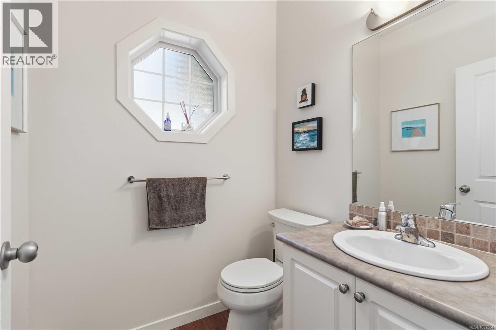  1089 Colville Road, Esquimalt