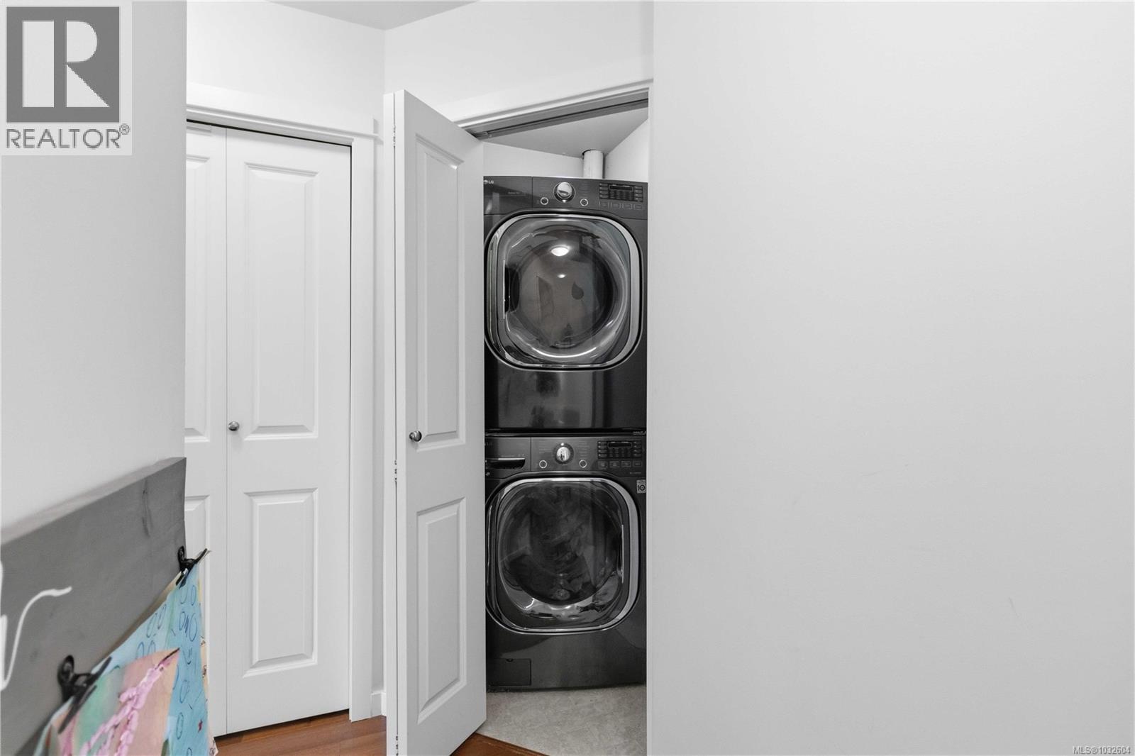  1089 Colville Road, Esquimalt