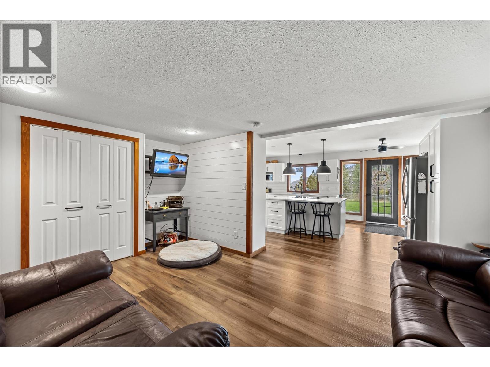 5305 Bradbury Street, Peachland