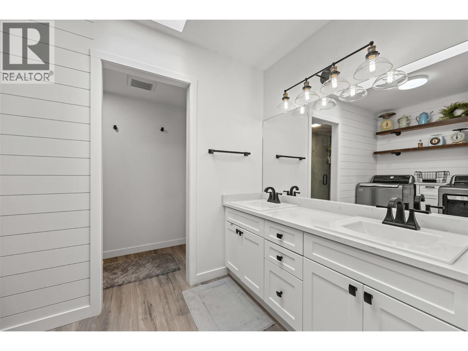 5305 Bradbury Street, Peachland