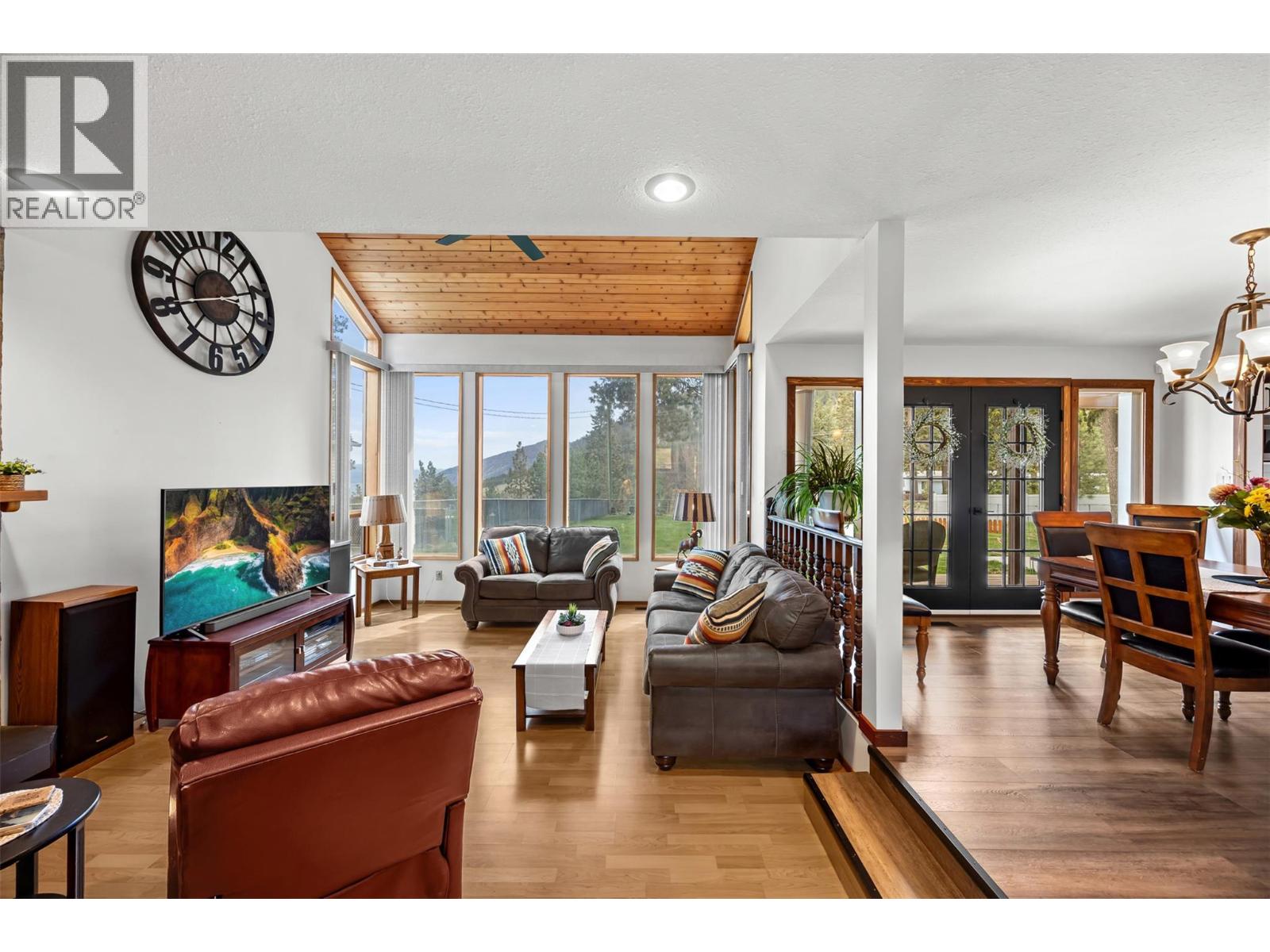 5305 Bradbury Street, Peachland
