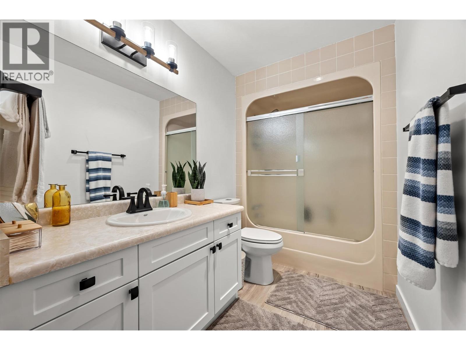 5305 Bradbury Street, Peachland