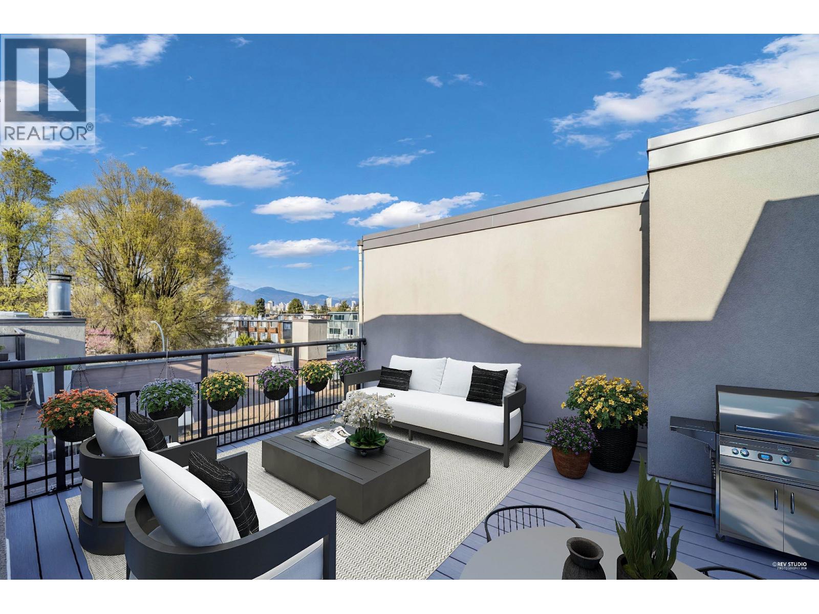 305 2110 CORNWALL AVENUE