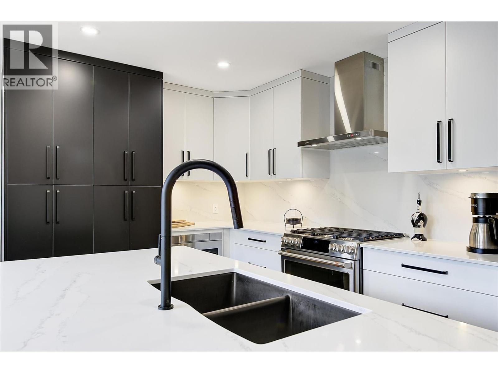 664 Berk Court, Kelowna