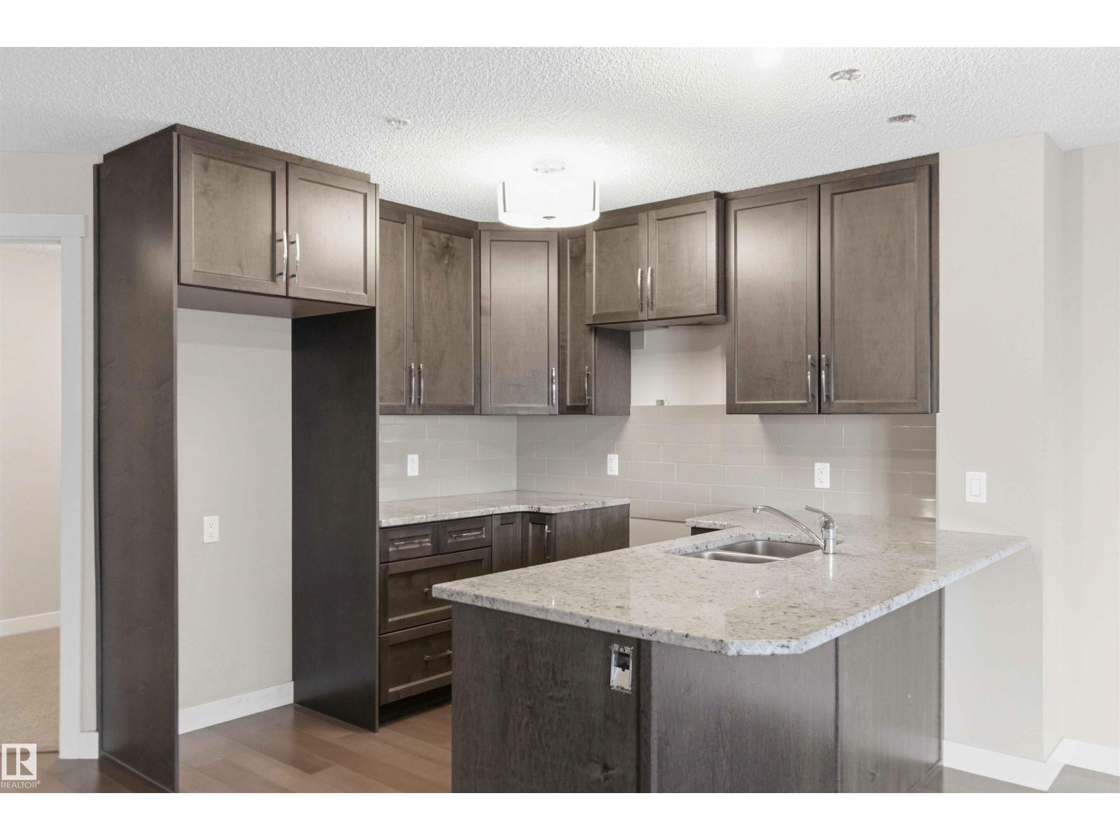 #114 2207 44 AV NW, Edmonton