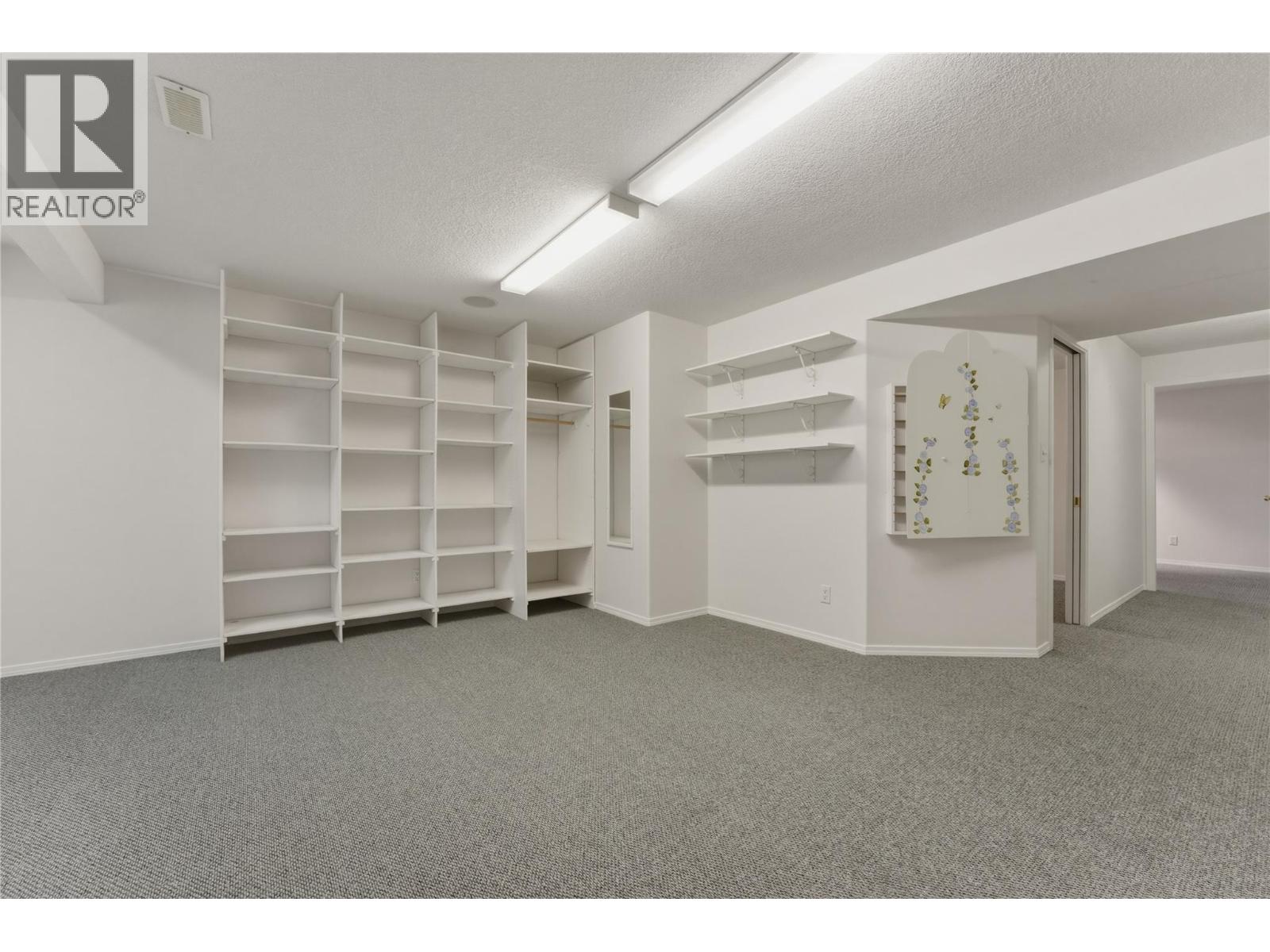 #15 2710 Allenby Way - 33