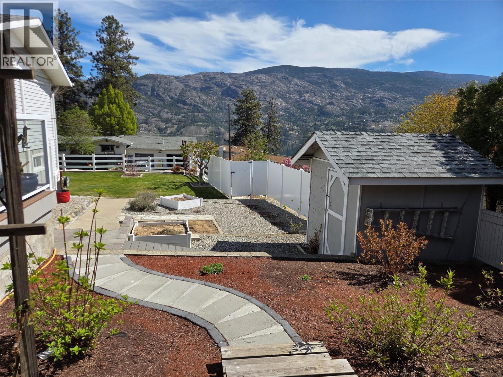  114 Cedar Avenue, Kaleden