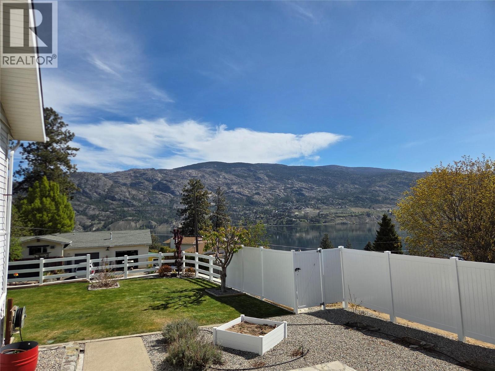  114 Cedar Avenue, Kaleden