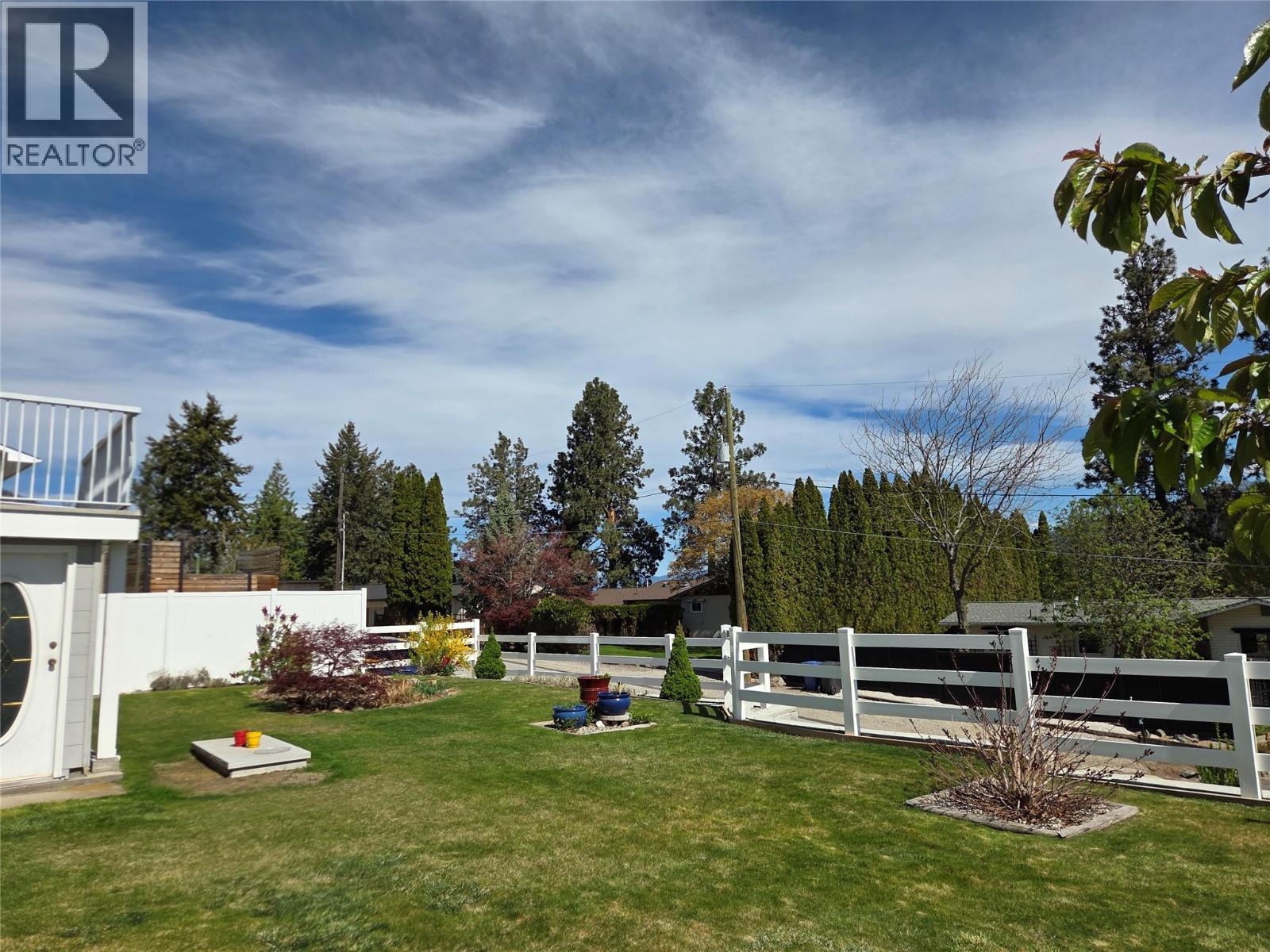  114 Cedar Avenue, Kaleden