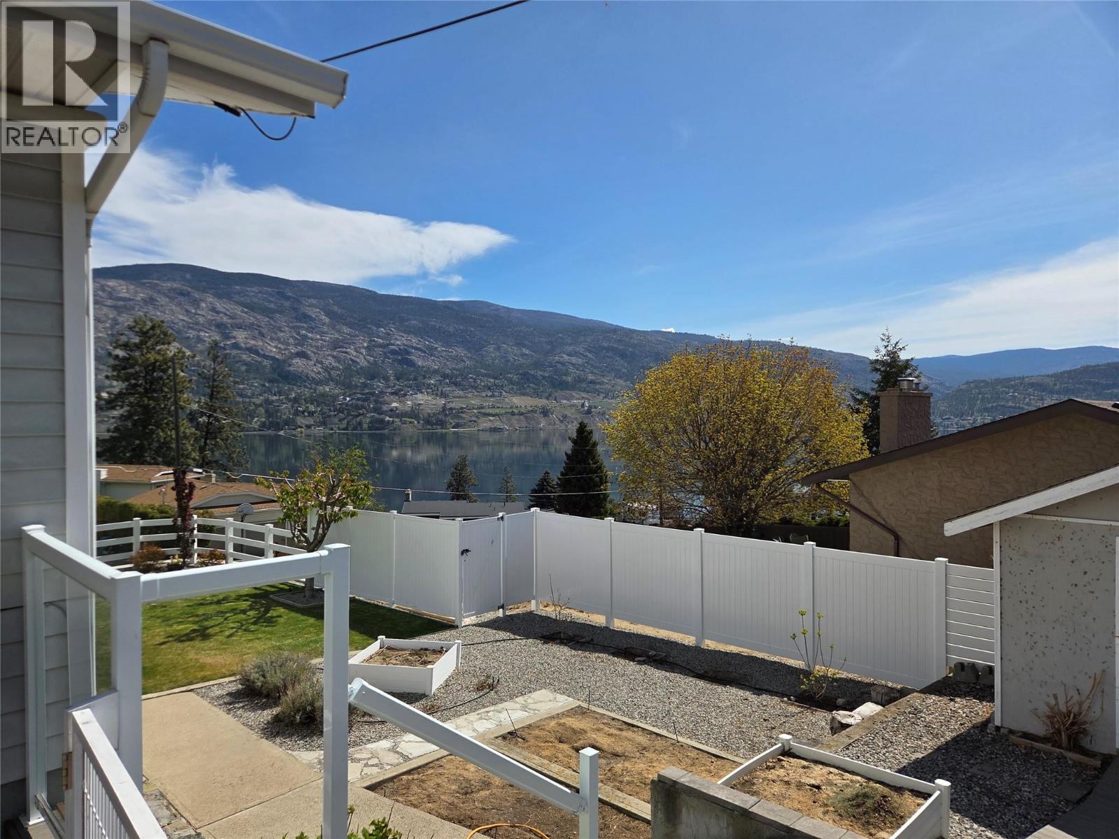  114 Cedar Avenue, Kaleden