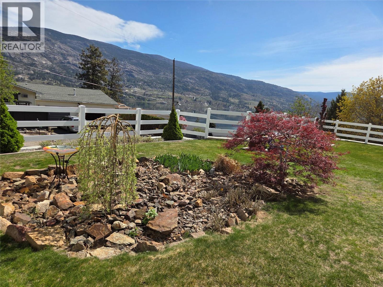  114 Cedar Avenue, Kaleden