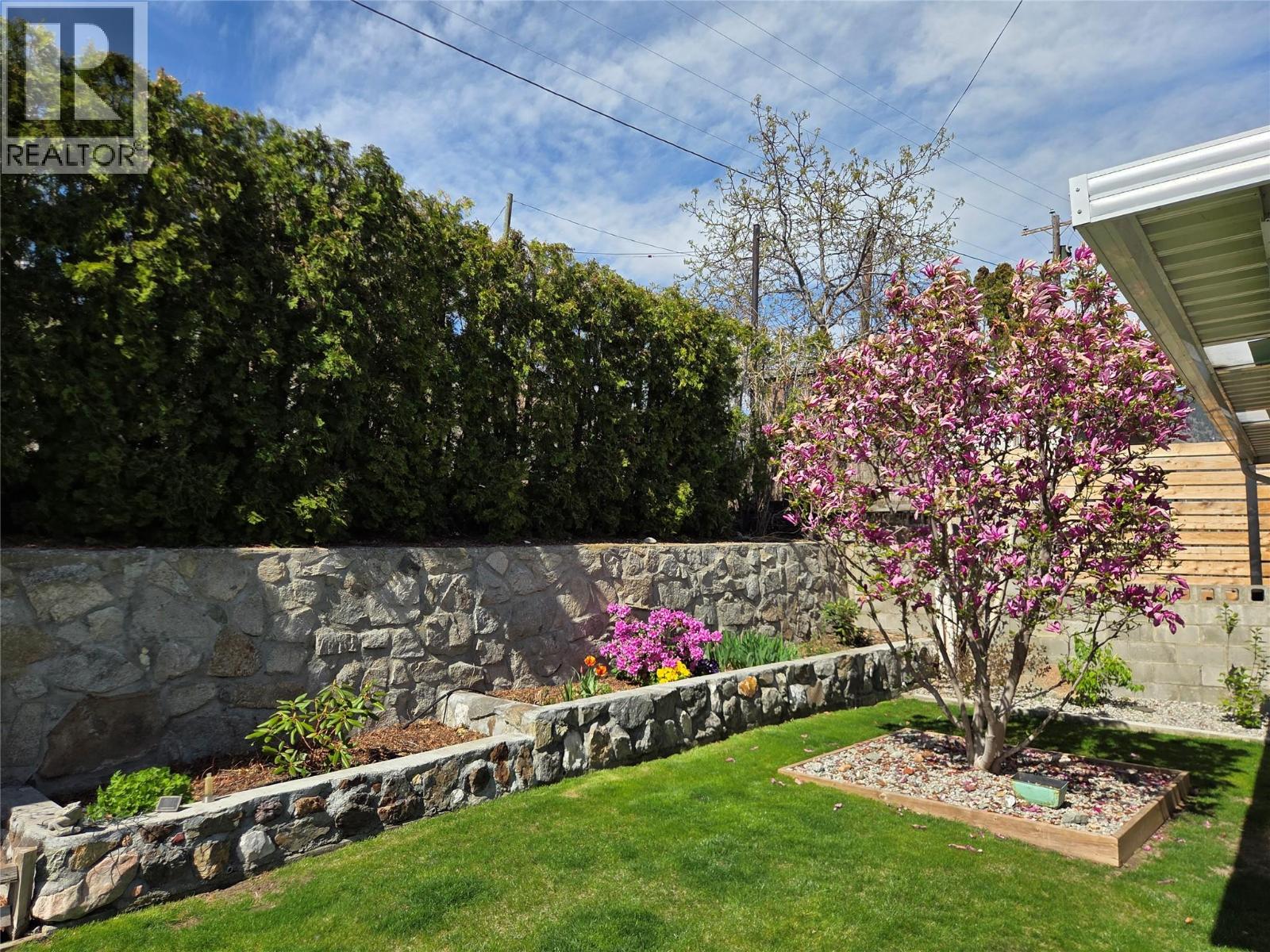  114 Cedar Avenue, Kaleden