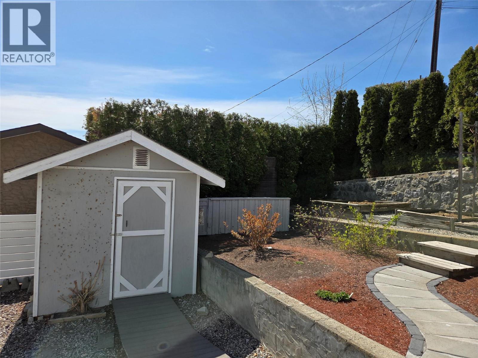  114 Cedar Avenue, Kaleden