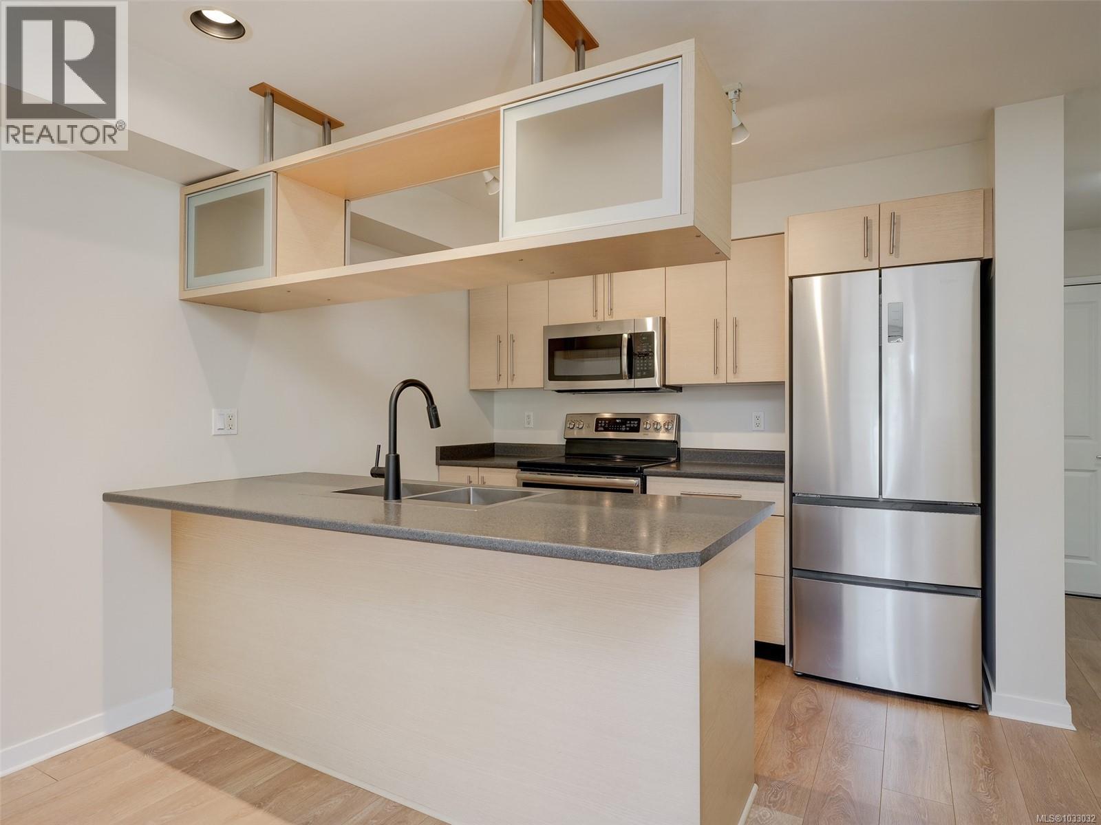 205 1618 North Dairy Road, Saanich