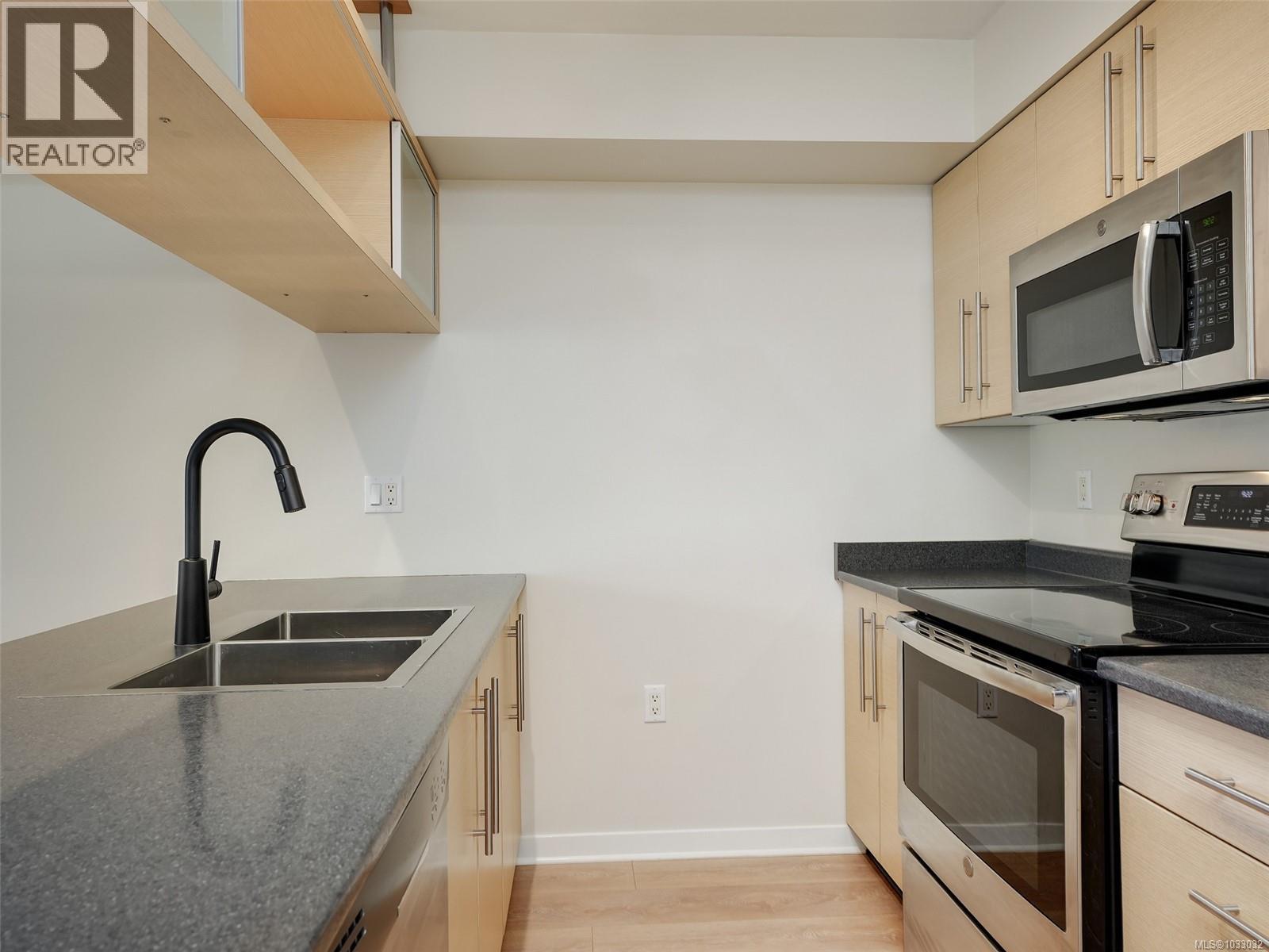 205 1618 North Dairy Road, Saanich