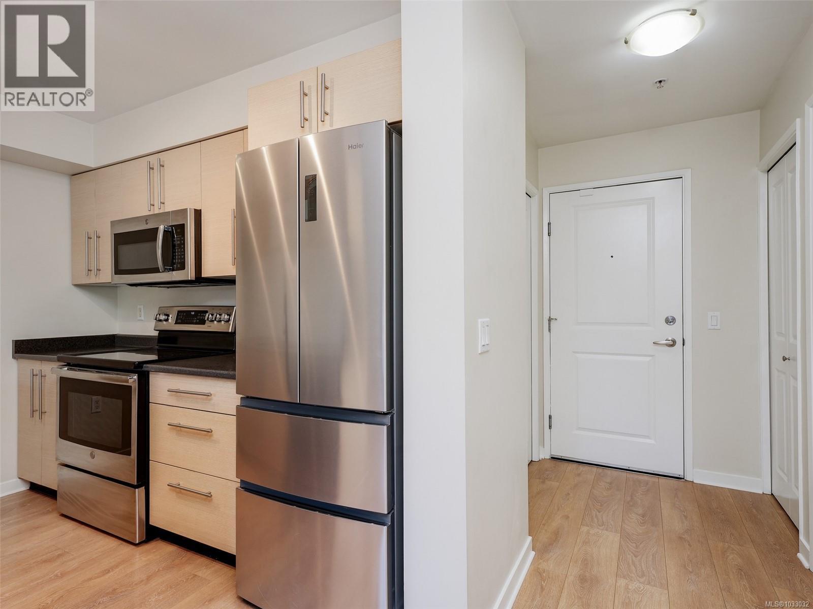 205 1618 North Dairy Road, Saanich